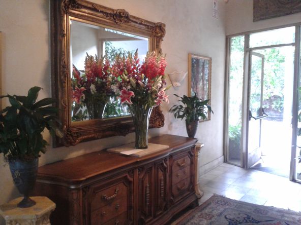 TWO OFFICES, LARGE RECEPTION AREA, FOR LEASE BY OWNER.